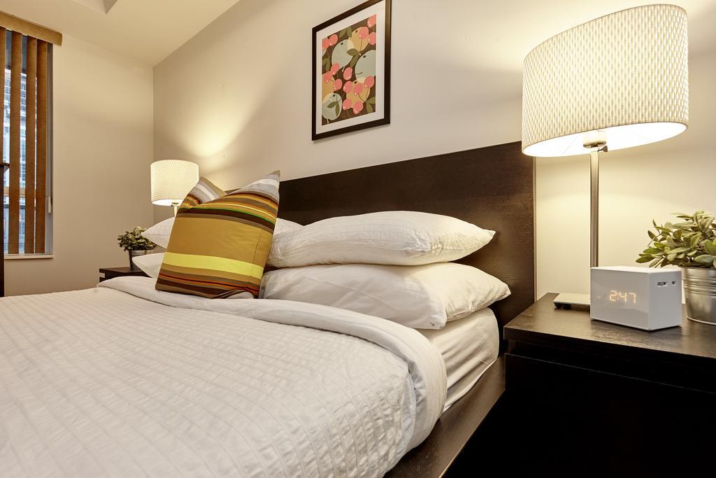 Atlas Suites Wellington - Furnished Apartments Toronto Room photo