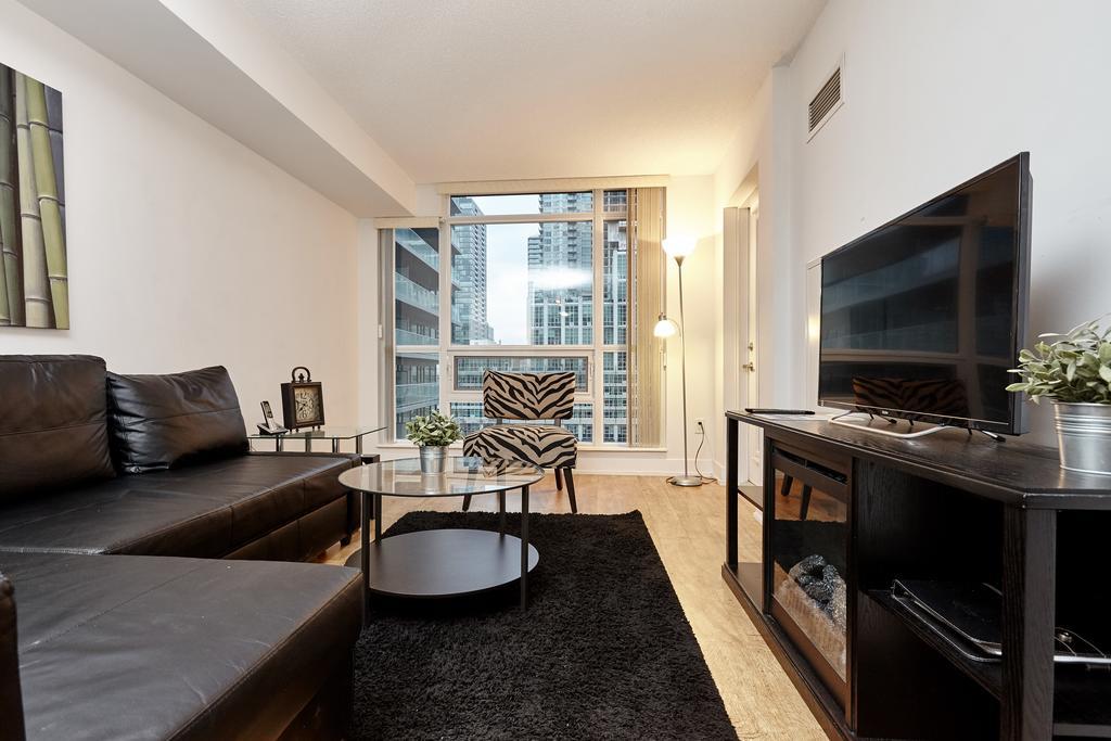 Atlas Suites Wellington - Furnished Apartments Toronto Room photo