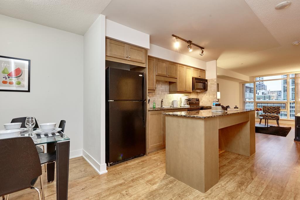 Atlas Suites Wellington - Furnished Apartments Toronto Room photo